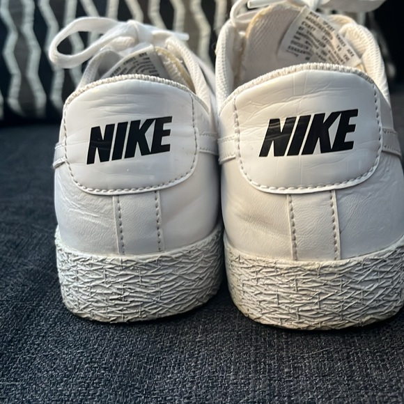 Nike Blazers size 6Y White Sneakers - Picture 3 of 5